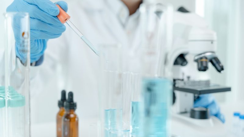 小标题：生物试剂选购的关键因素